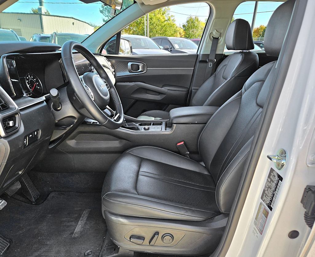 Thumbnail: 2023 Kia Sorento - 9
