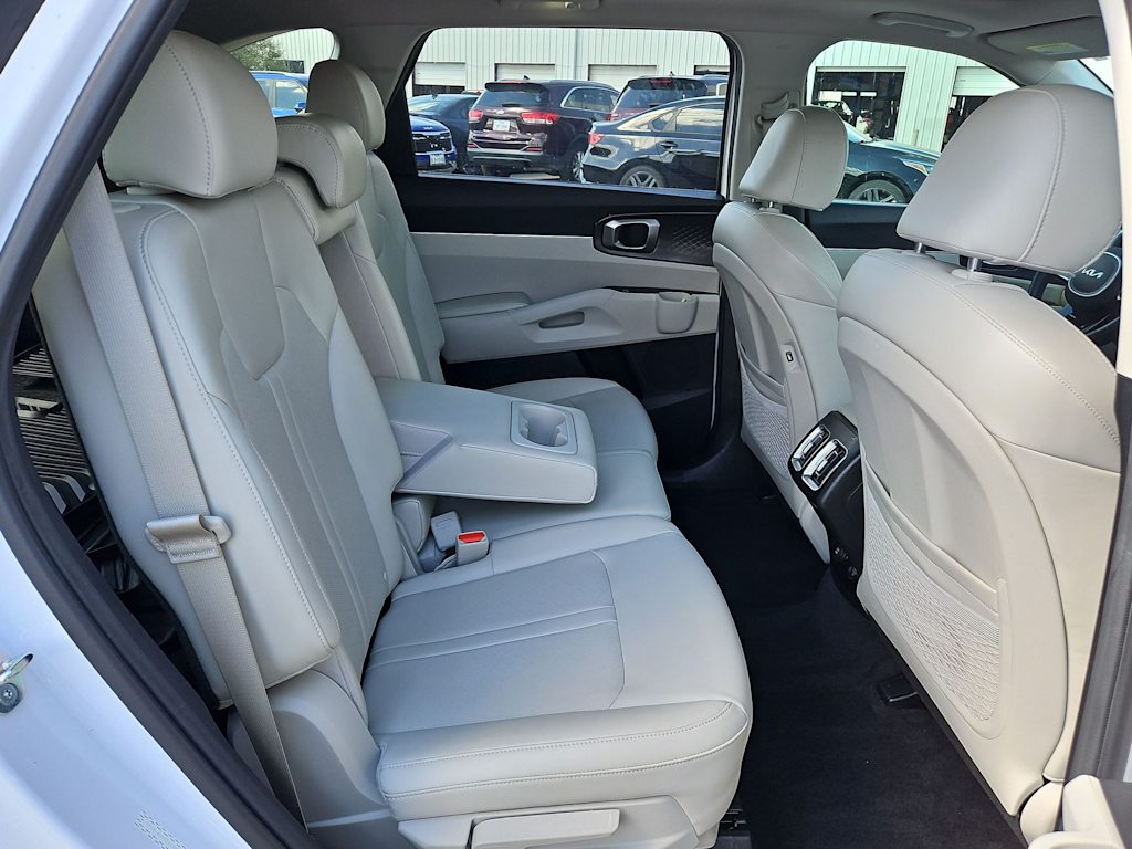 Thumbnail: 2023 Kia Sorento - 27