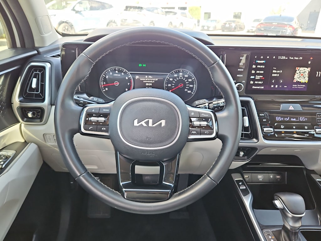 Thumbnail: 2023 Kia Sorento - 13