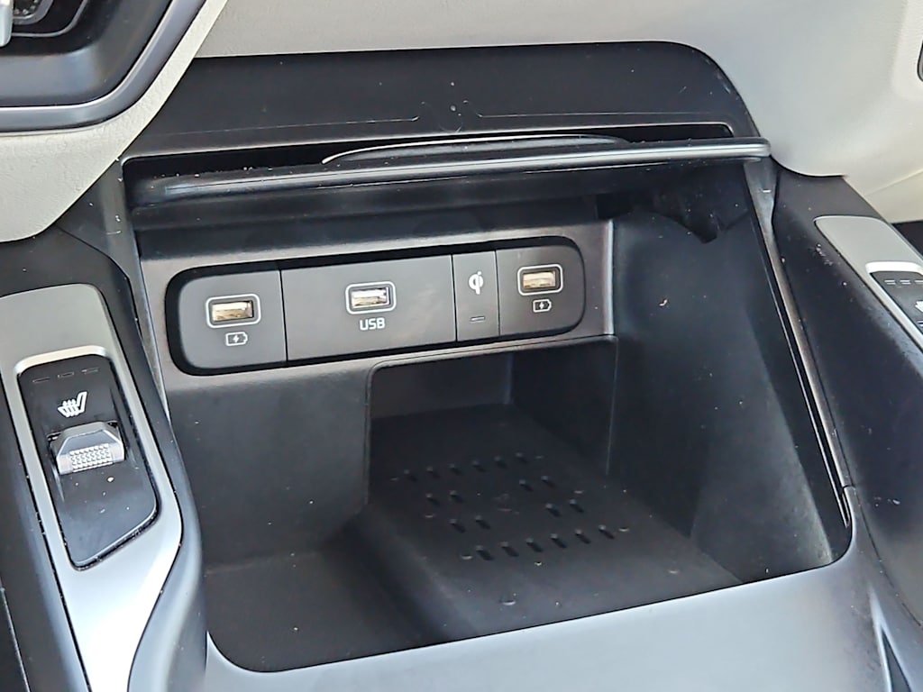 Thumbnail: 2023 Kia Sorento - 35