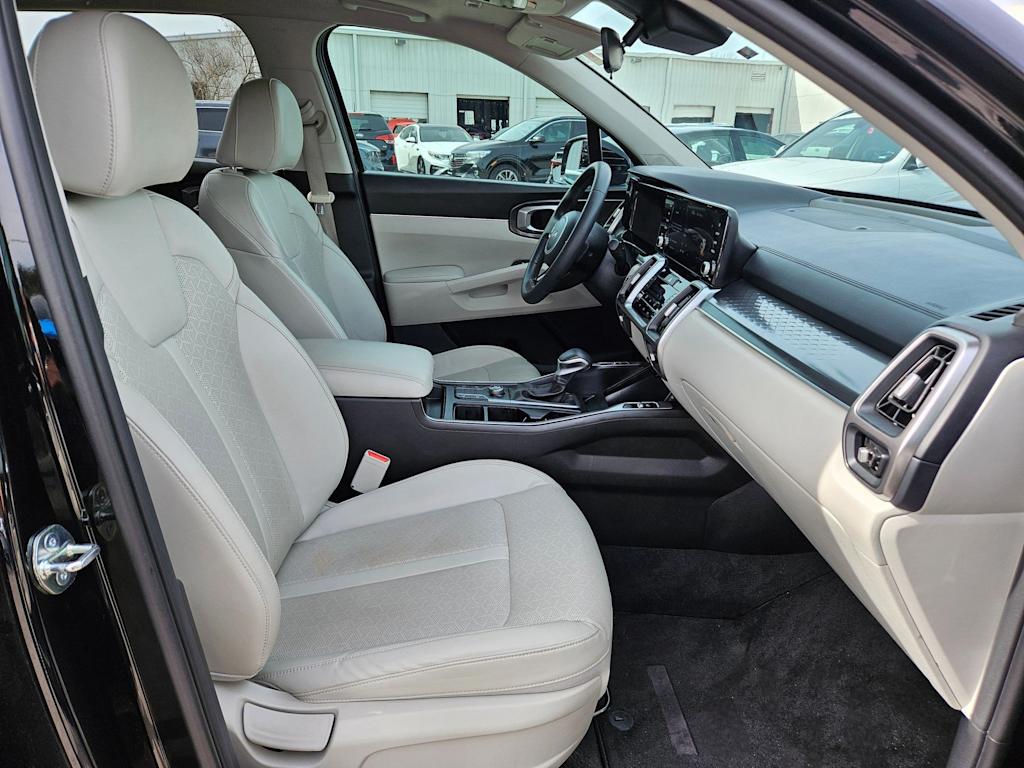 Thumbnail: 2023 Kia Sorento - 11