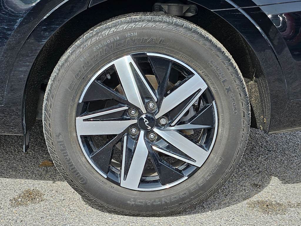 Thumbnail: 2023 Kia Sorento - 8