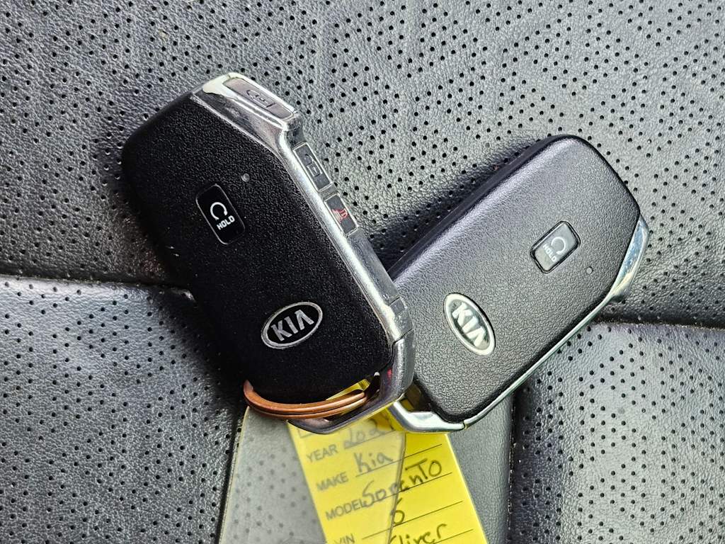 Thumbnail: 2021 Kia Sorento - 16