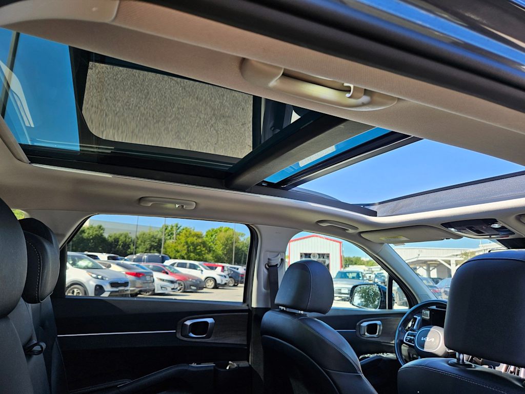 Thumbnail: 2023 Kia Sorento - 19