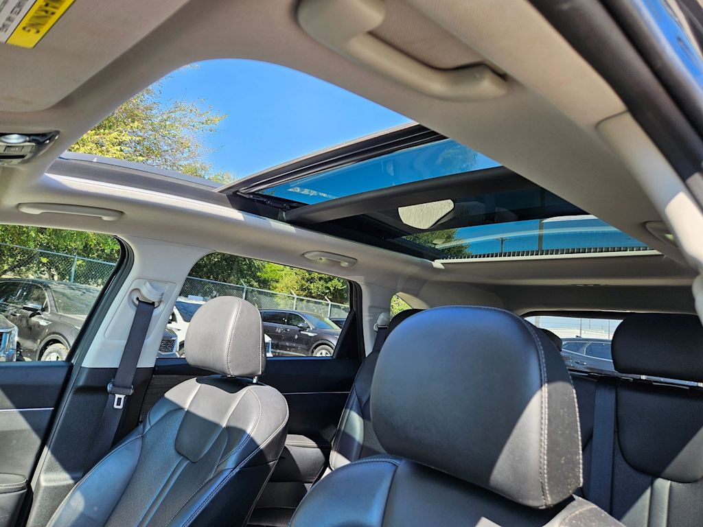 Thumbnail: 2023 Kia Sorento - 18