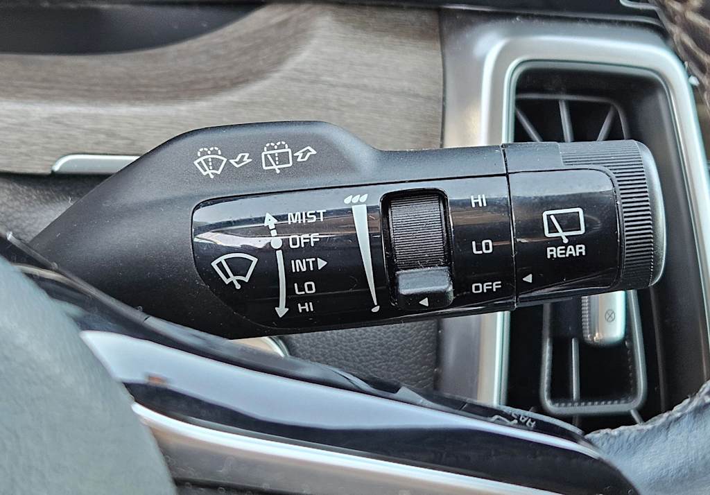 Thumbnail: 2023 Kia Sorento - 23