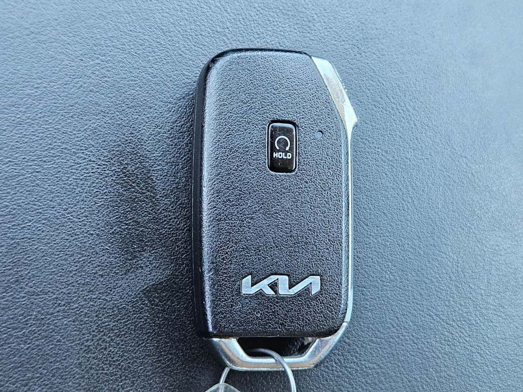 Thumbnail: 2023 Kia Sorento - 11