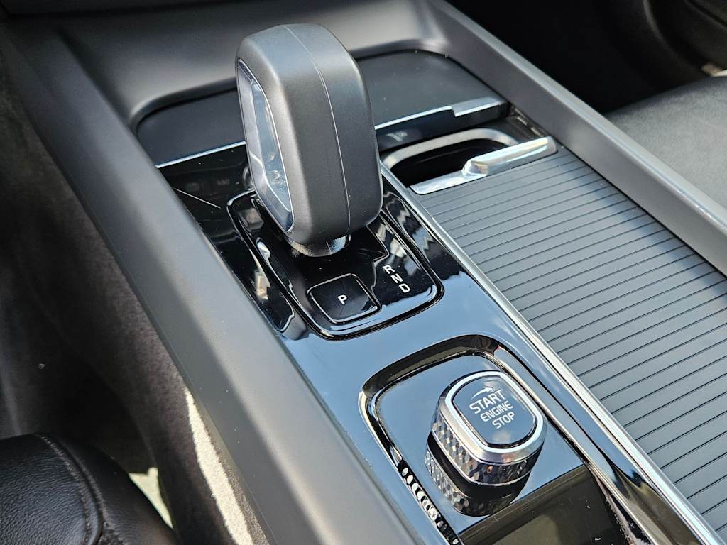 Thumbnail: 2024 Volvo S60 - 15