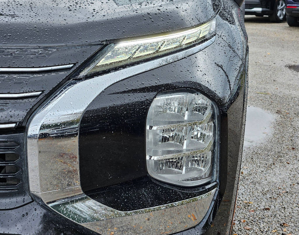 Thumbnail: 2024 Mitsubishi Outlander - 25