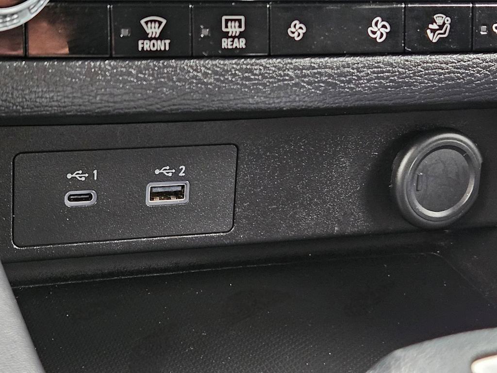 Thumbnail: 2024 Mitsubishi Outlander - 35