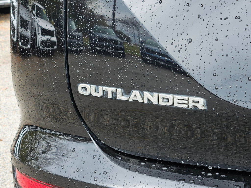 Thumbnail: 2024 Mitsubishi Outlander - 26