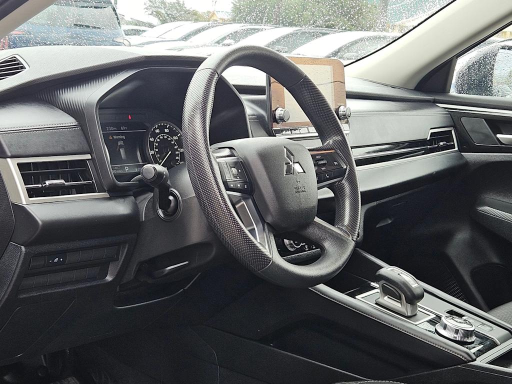 Thumbnail: 2024 Mitsubishi Outlander - 2