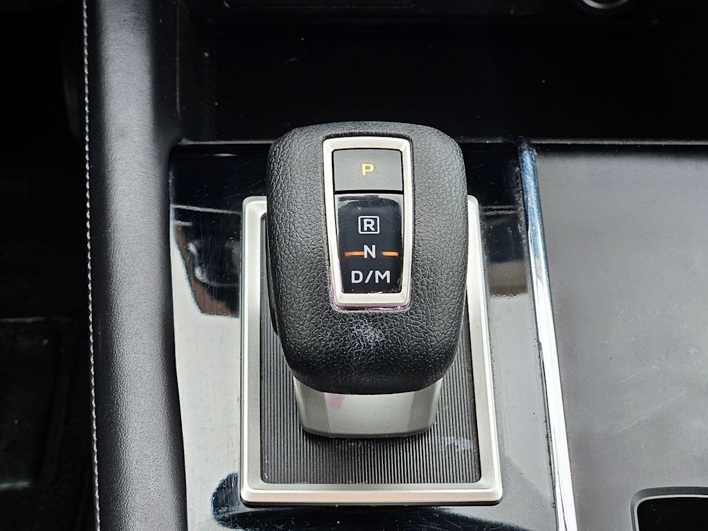 Thumbnail: 2024 Mitsubishi Outlander - 16