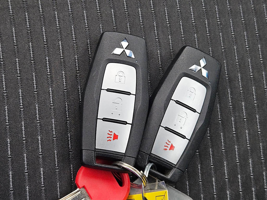 Thumbnail: 2024 Mitsubishi Outlander - 19