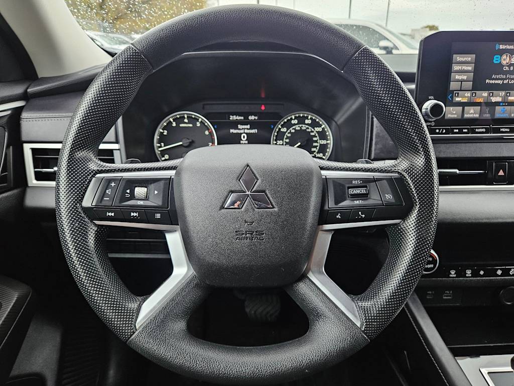 Thumbnail: 2024 Mitsubishi Outlander - 14