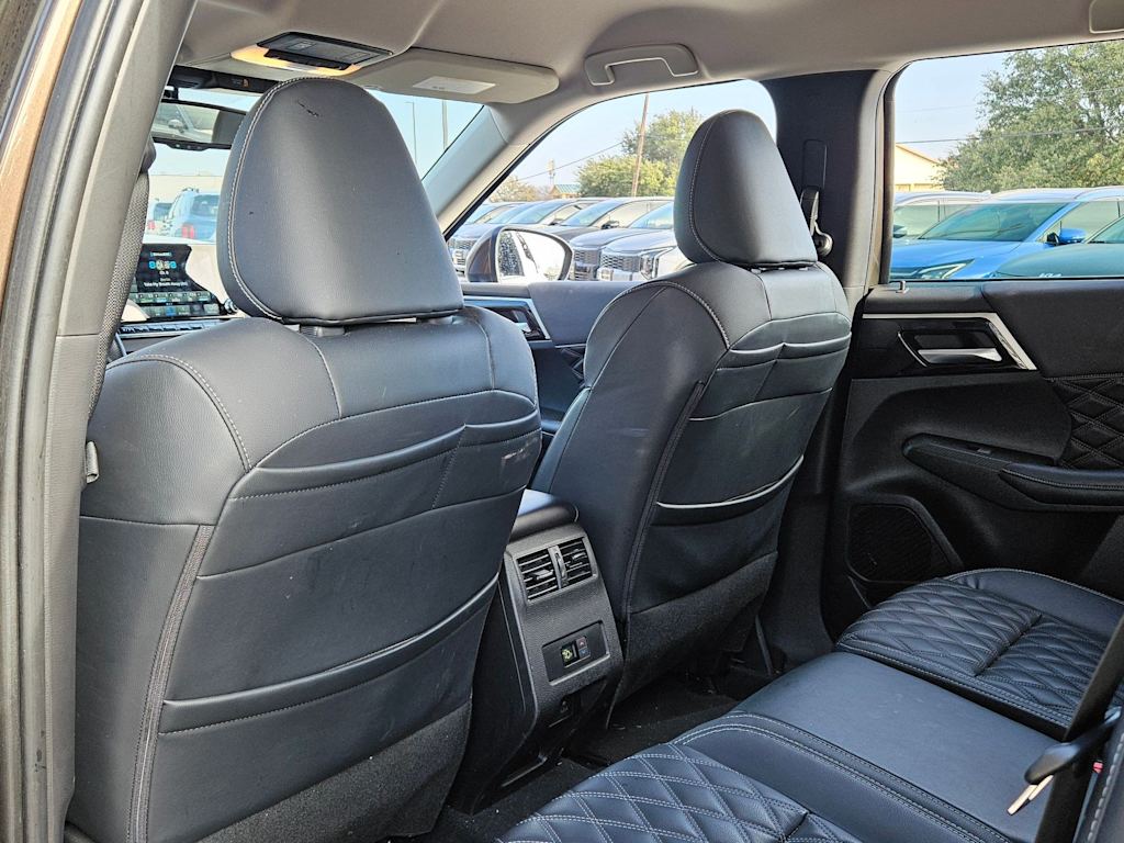 Thumbnail: 2022 Mitsubishi Outlander - 11