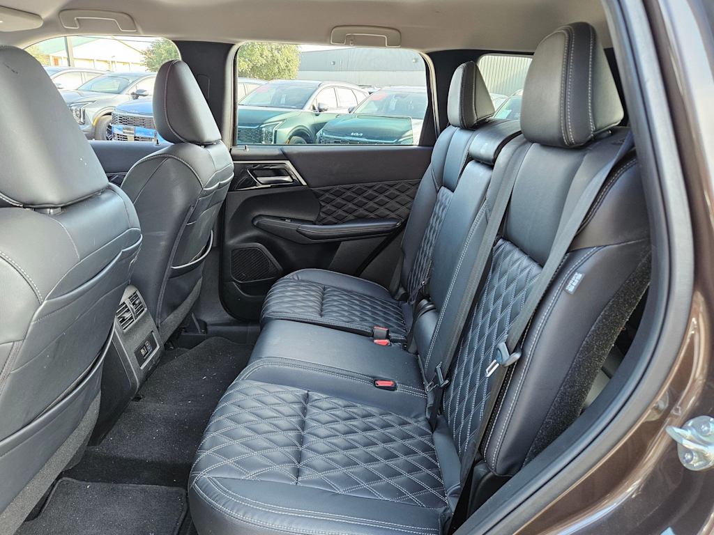 Thumbnail: 2022 Mitsubishi Outlander - 23