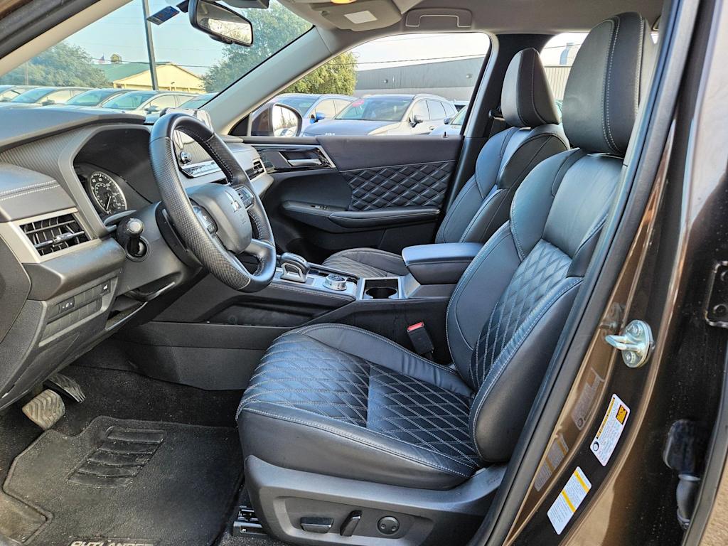 Thumbnail: 2022 Mitsubishi Outlander - 10