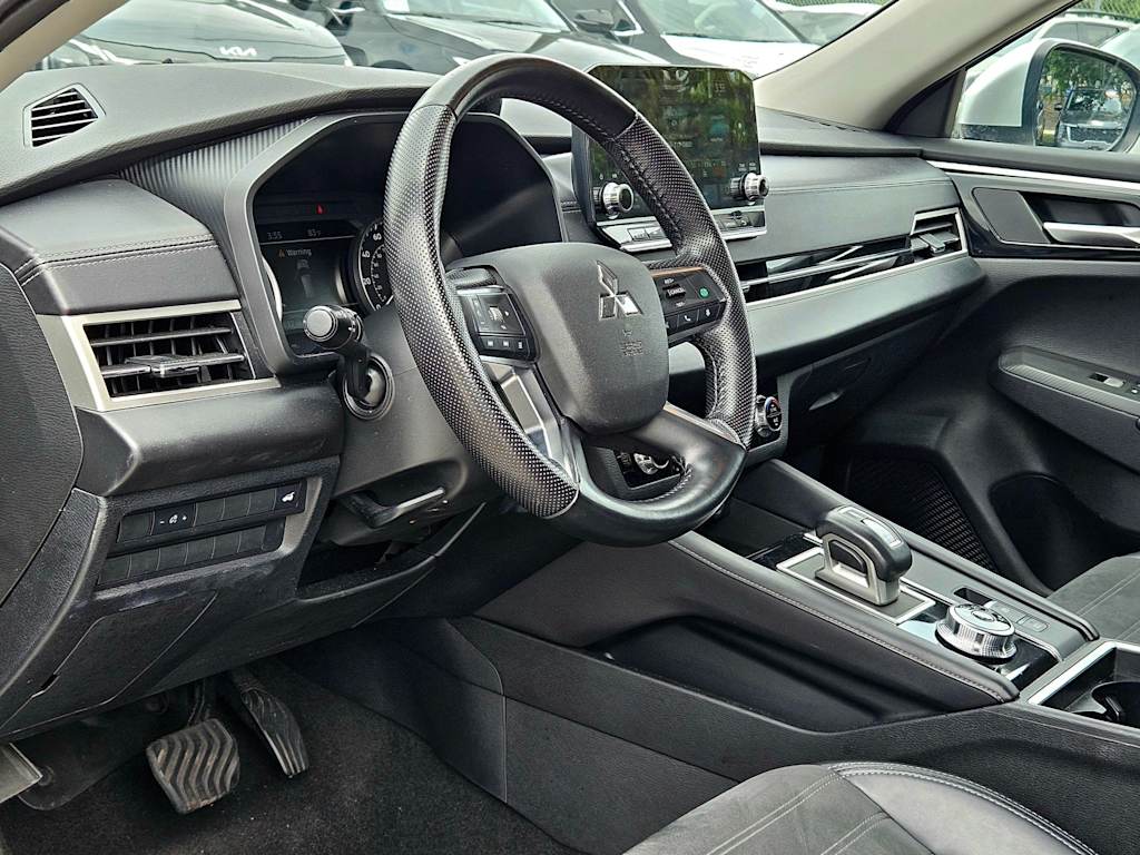 Thumbnail: 2024 Mitsubishi Outlander - 2