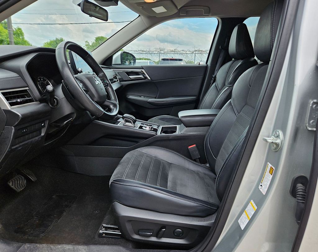 Thumbnail: 2024 Mitsubishi Outlander - 8