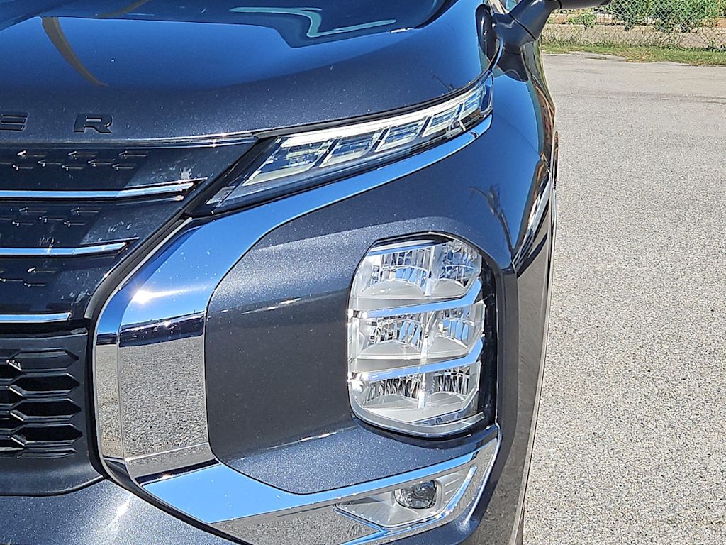Thumbnail: 2024 Mitsubishi Outlander - 18