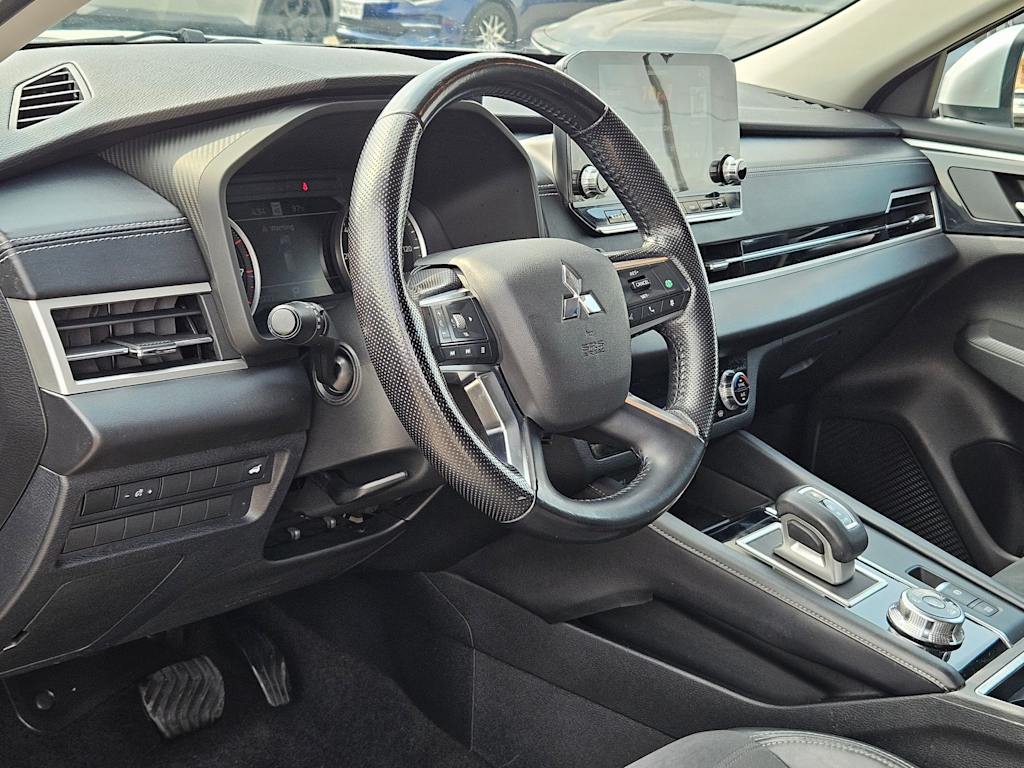 Thumbnail: 2022 Mitsubishi Outlander - 2