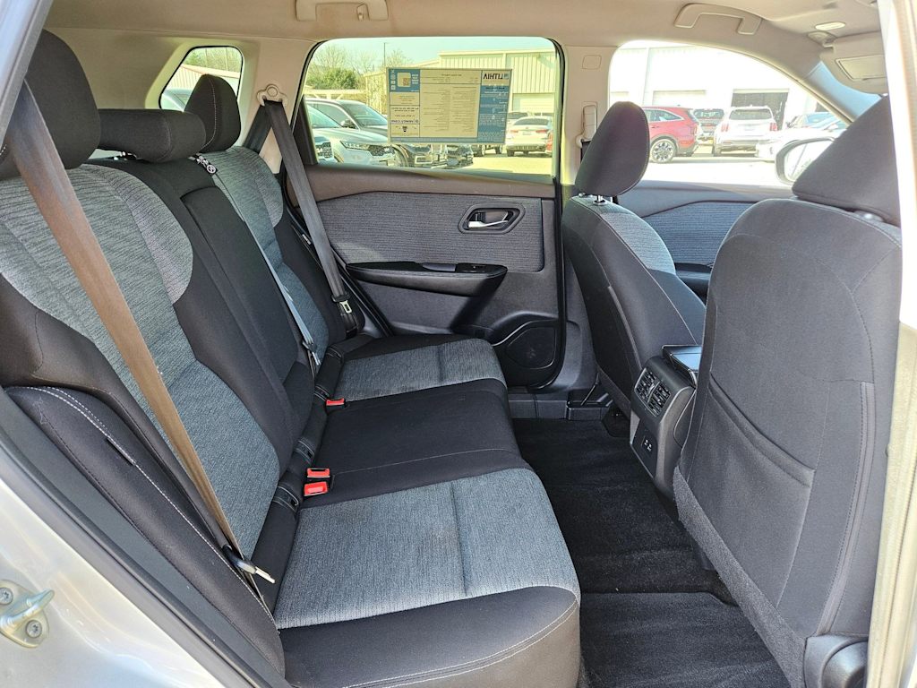 Thumbnail: 2023 Nissan Rogue - 31