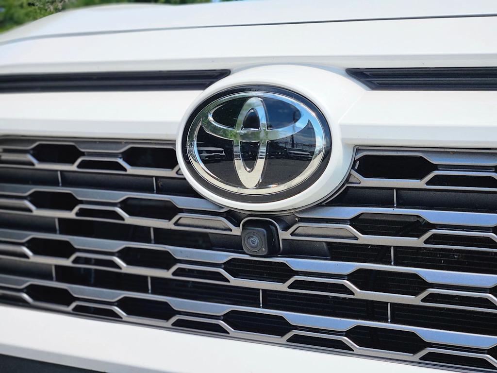 Thumbnail: 2022 Toyota RAV4 - 7