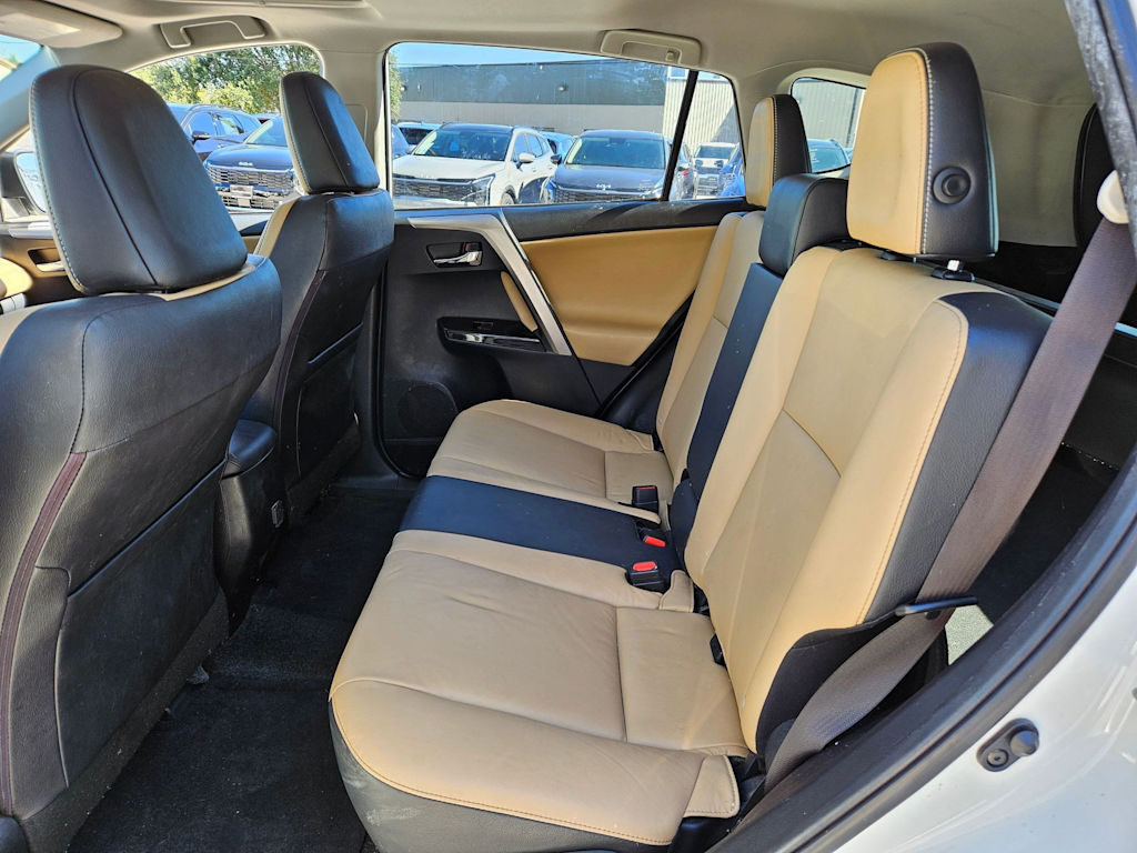 Thumbnail: 2018 Toyota RAV4 - 26