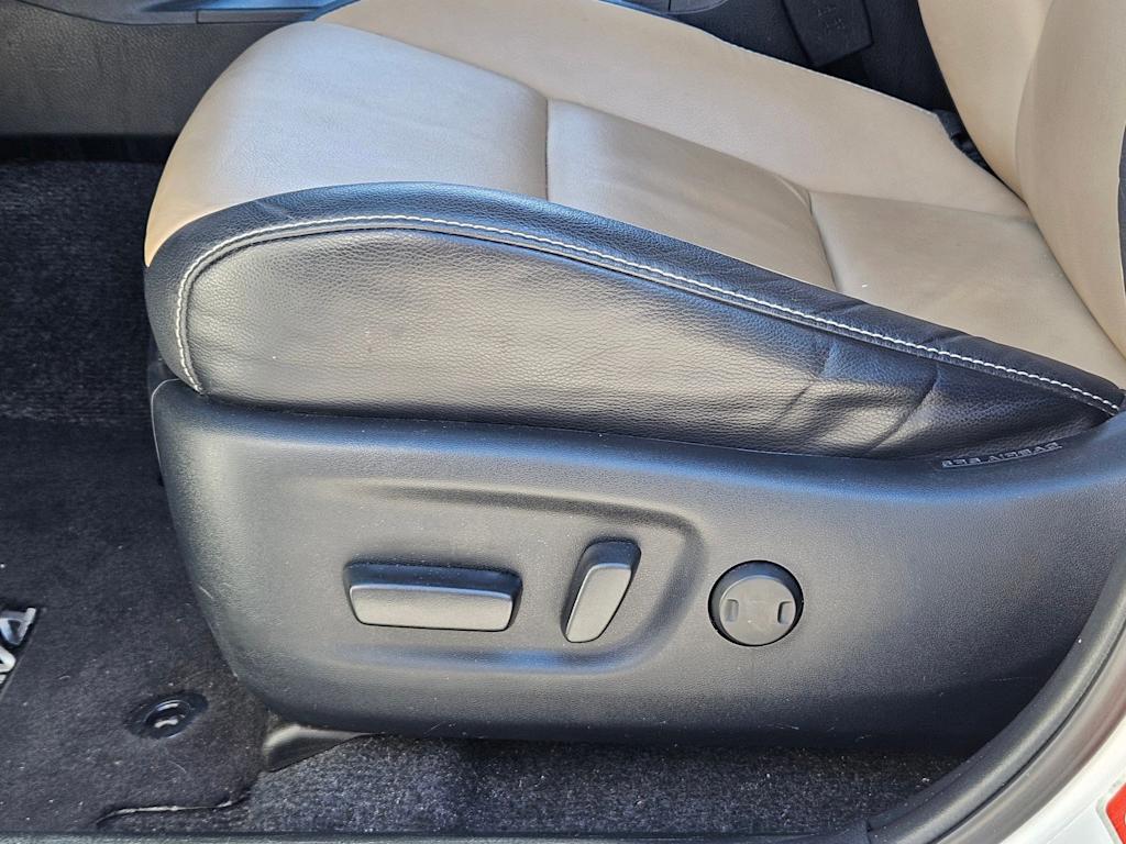 Thumbnail: 2018 Toyota RAV4 - 24