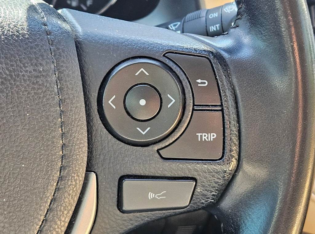 Thumbnail: 2018 Toyota RAV4 - 29