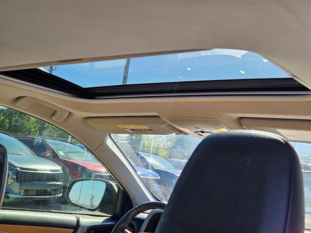 Thumbnail: 2018 Toyota RAV4 - 28