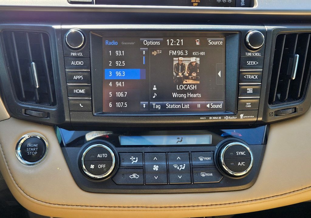 Thumbnail: 2018 Toyota RAV4 - 13