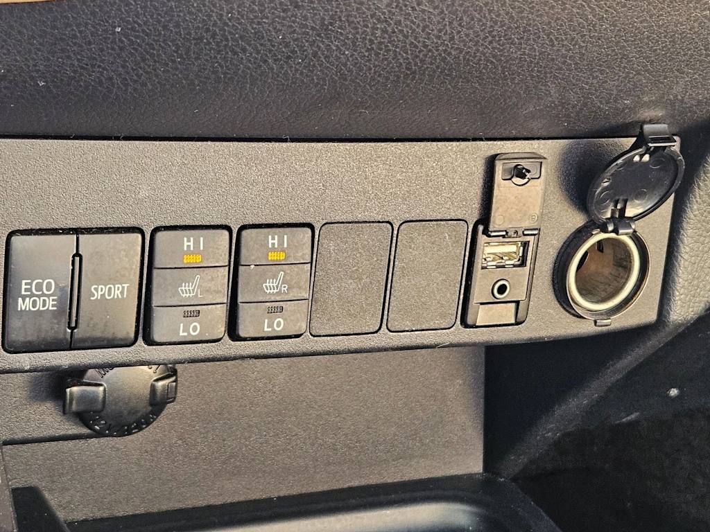 Thumbnail: 2018 Toyota RAV4 - 33