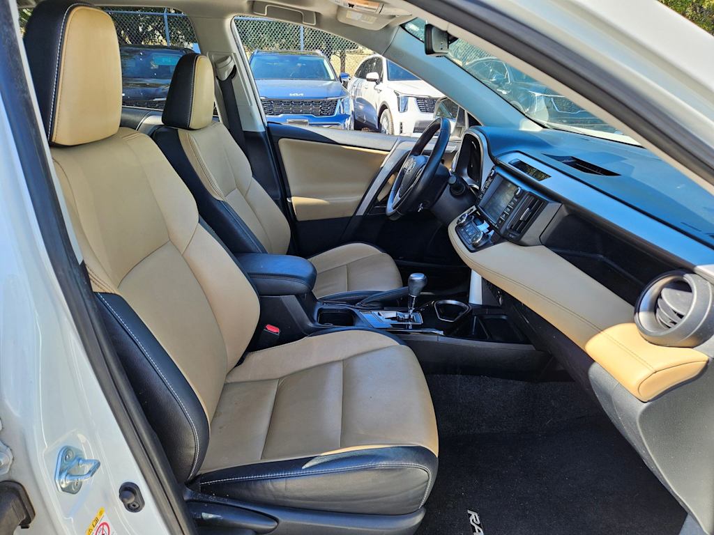 Thumbnail: 2018 Toyota RAV4 - 11