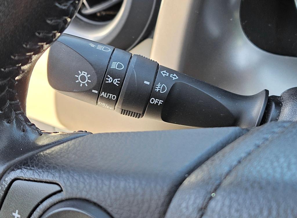 Thumbnail: 2018 Toyota RAV4 - 17