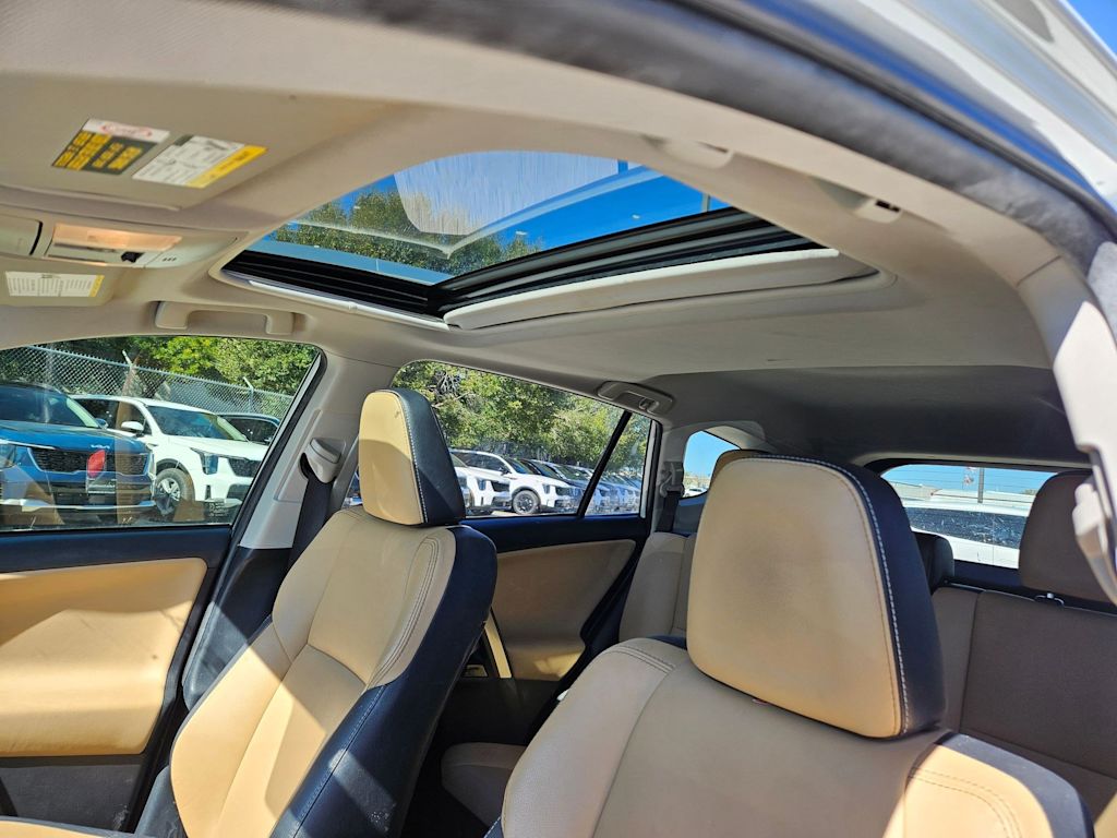 Thumbnail: 2018 Toyota RAV4 - 25