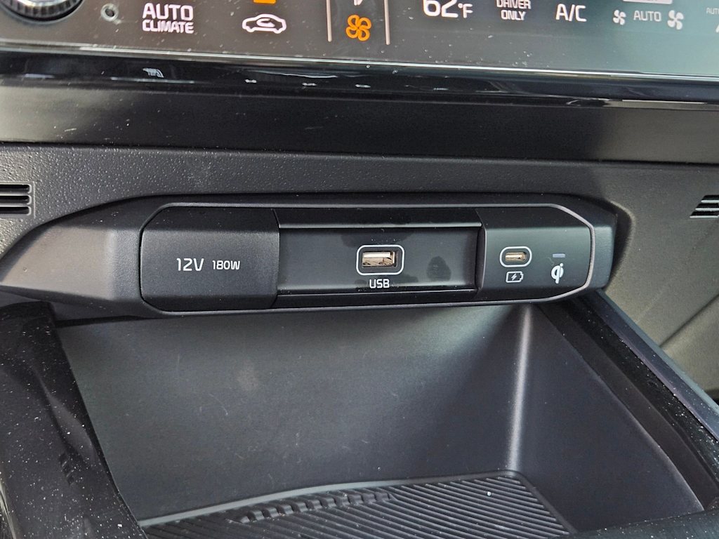 Thumbnail: 2023 Kia Niro - 32