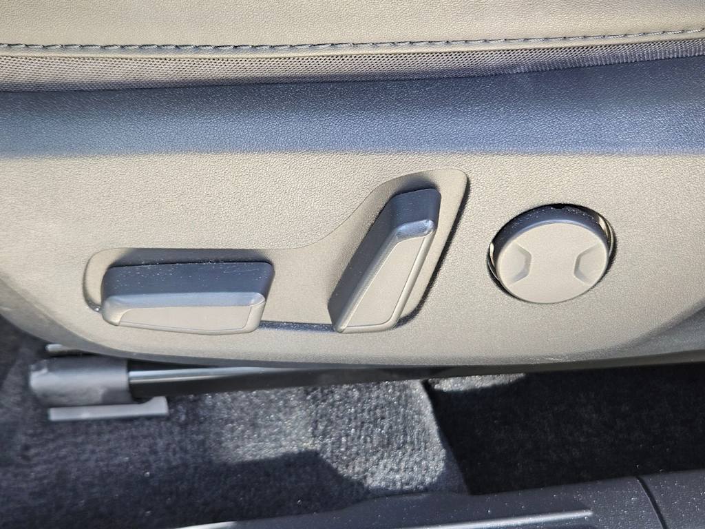 Thumbnail: 2023 Kia Niro - 26