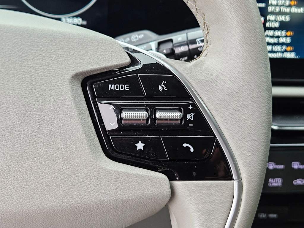 Thumbnail: 2023 Kia Niro - 22