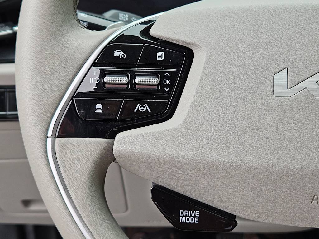 Thumbnail: 2023 Kia Niro - 23