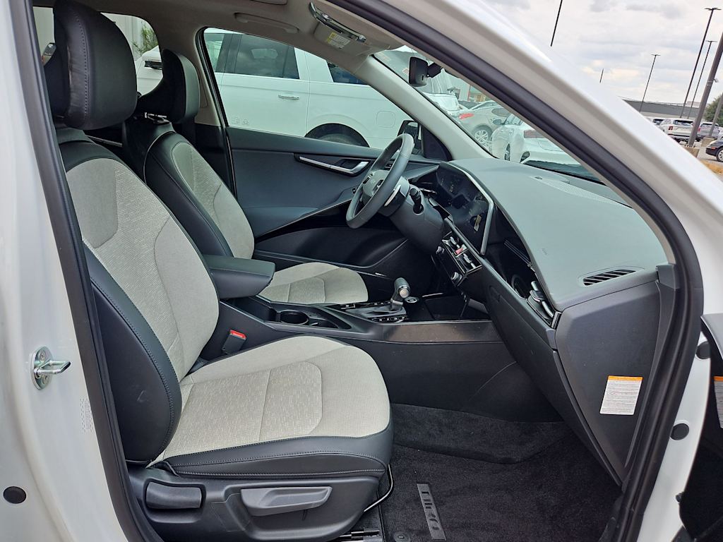 Thumbnail: 2024 Kia Niro - 9