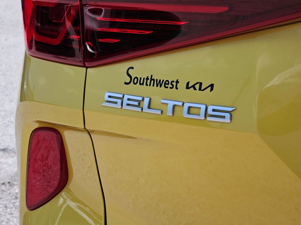 Thumbnail: 2023 Kia Seltos - 7