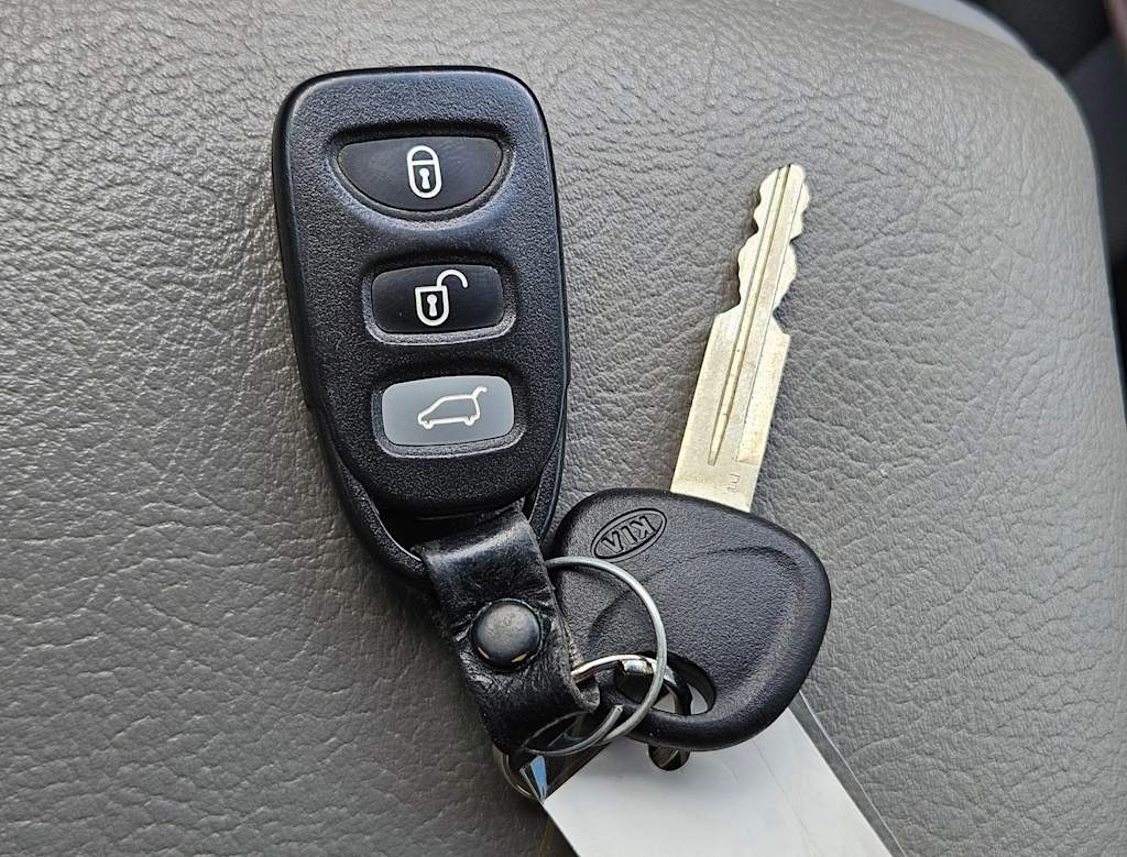 Thumbnail: 2008 Kia Sorento - 17