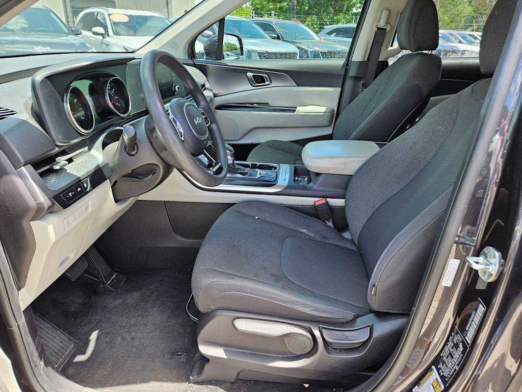 Thumbnail: 2023 Kia Carnival - 10