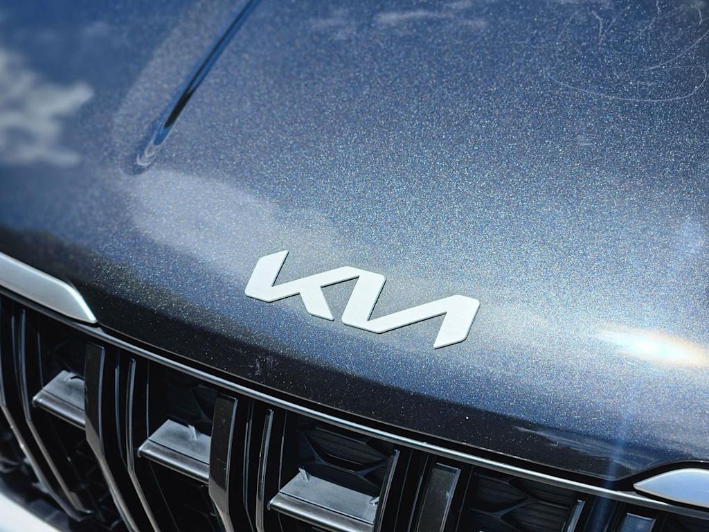 Thumbnail: 2023 Kia Carnival - 7