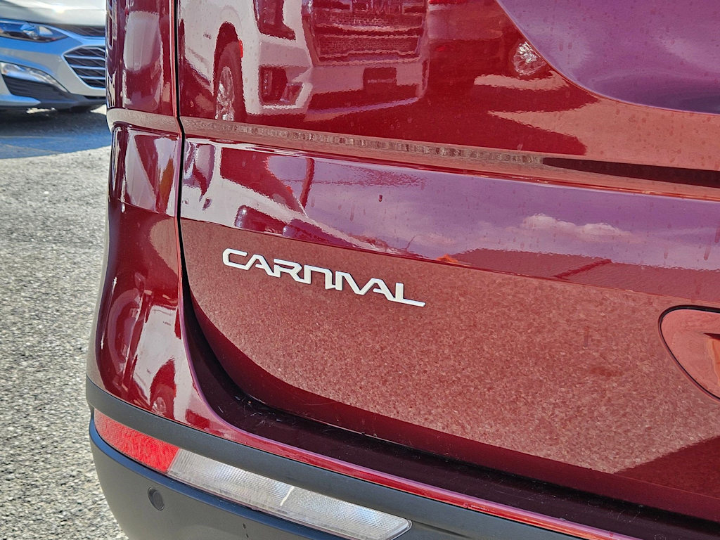 Thumbnail: 2023 Kia Carnival - 7