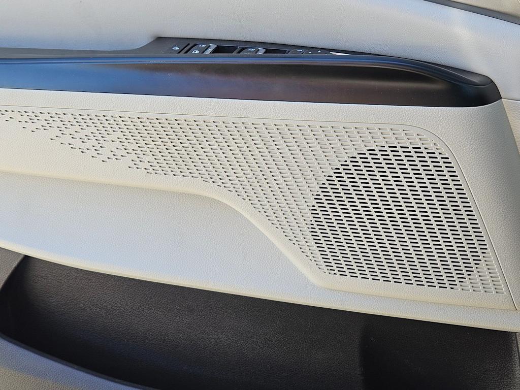 Thumbnail: 2023 Kia Carnival - 24