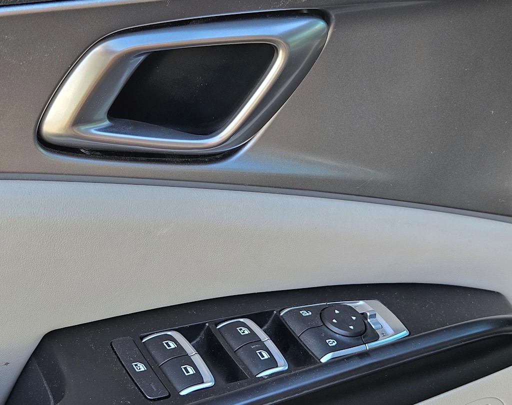 Thumbnail: 2023 Kia Carnival - 25