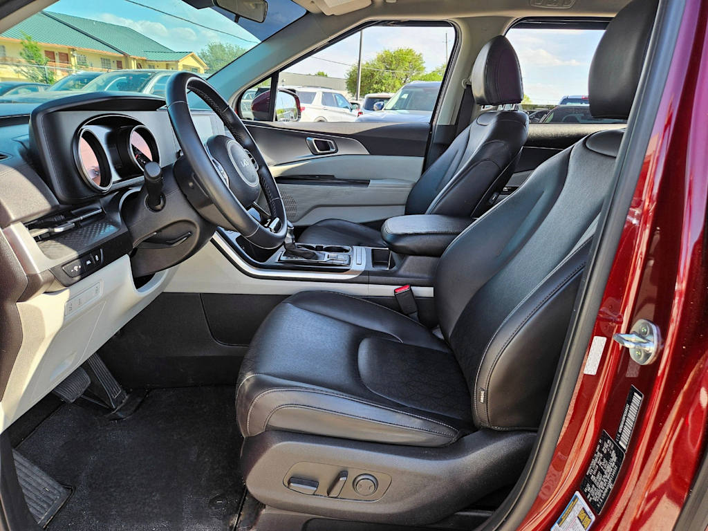 Thumbnail: 2023 Kia Carnival - 10